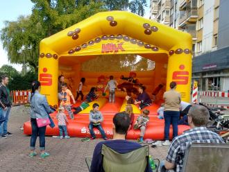 Die Hüpfburg des StadtSportVerbandes Kamp-Lintfort in Aktion